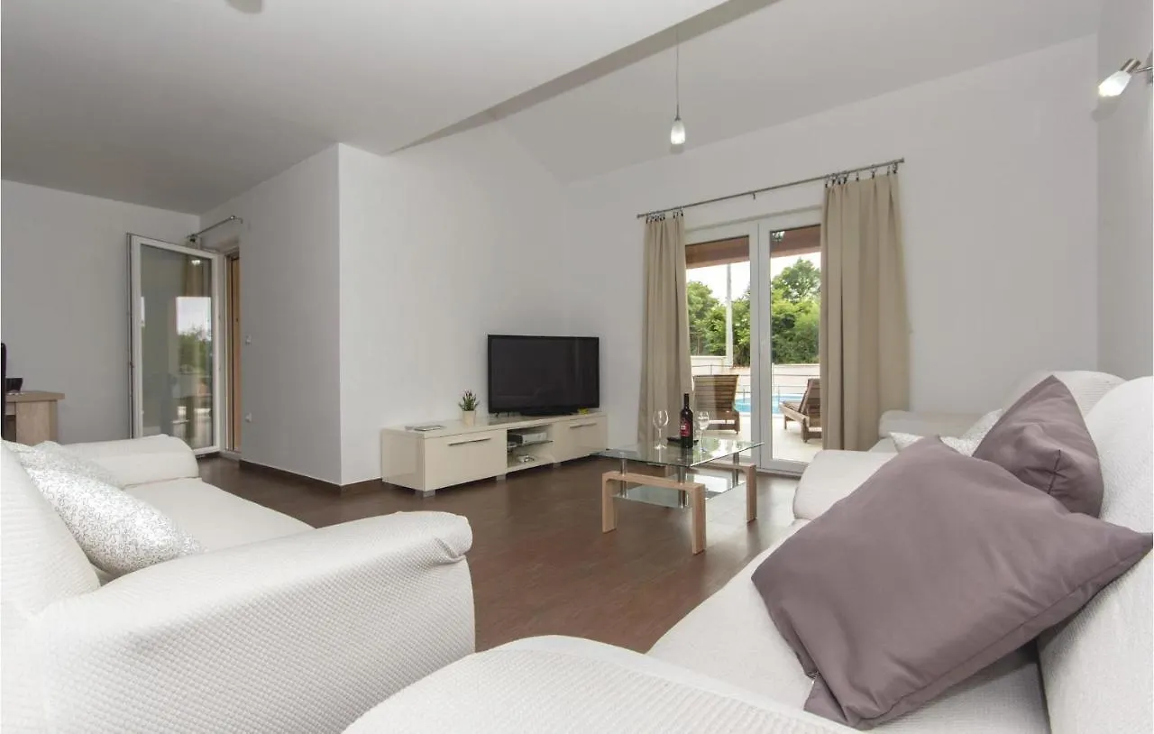 בית נופש Beautiful Home In Marcana With Kitchen